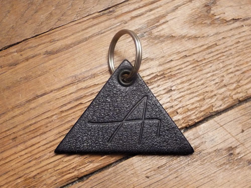 Porte Cl�s Triangulaire en Cuir Noir- Neuf 10 Paris 15 (75)