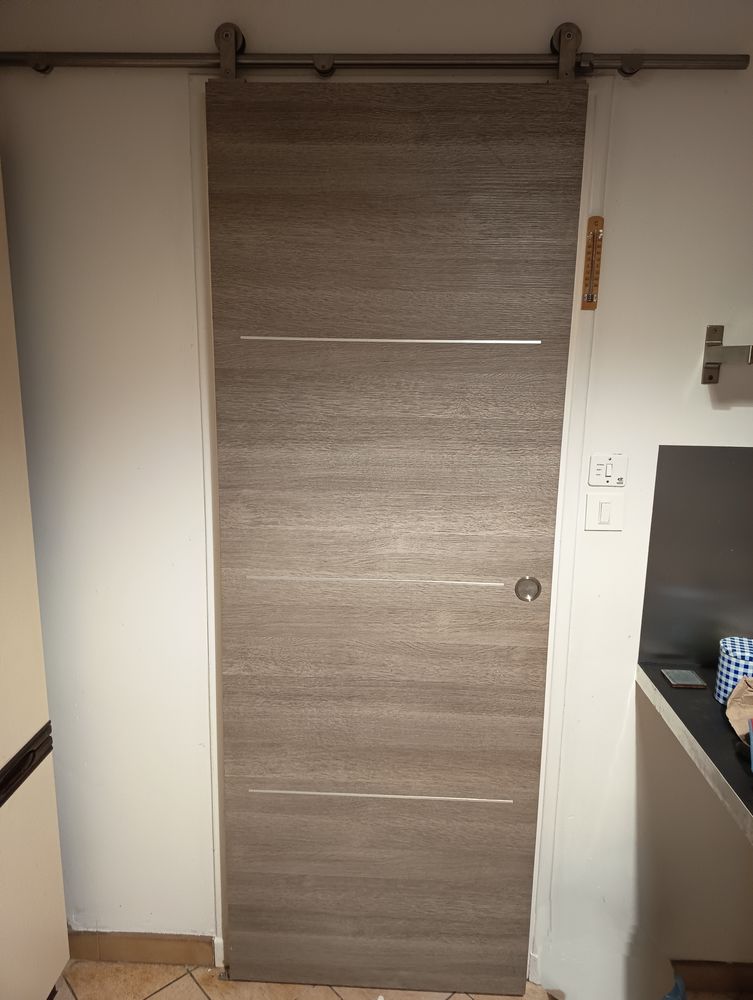 Porte coulissante accroche murale 80 Millery (69)