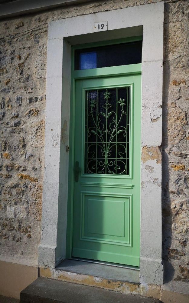 Porte d'entr�e en ch�ne massif  grille en fonte d'�poque 5200 Paris 13 (75)