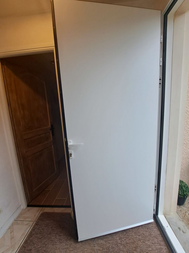 Lot porte d'entr�e ALU et fen�tres PVC 2000 Saint-Pathus (77)