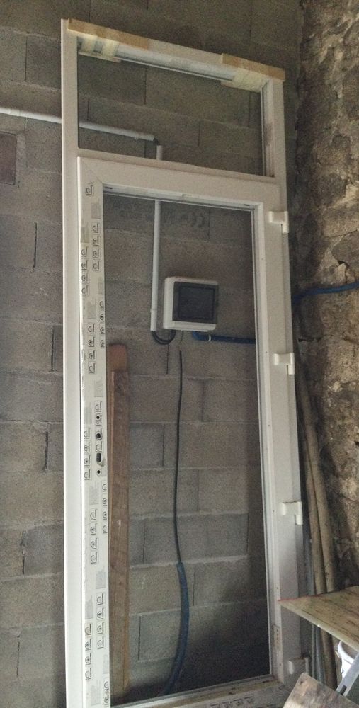 Porte fen�tre un vantail avec imposte fixe 80 Chenereilles (43)