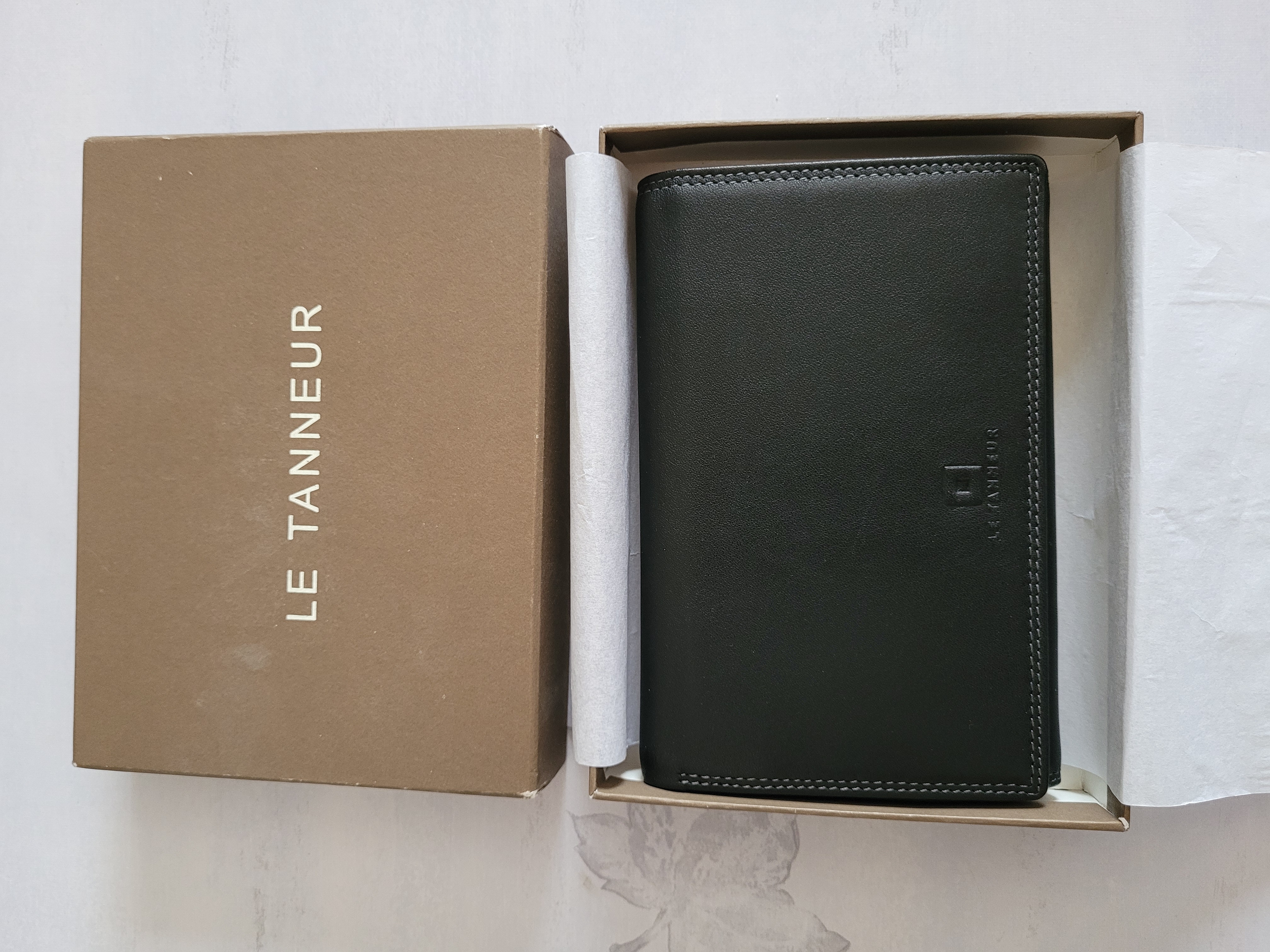 Porte feuille porte carte Le Tanneur 40 P�rigny (94)