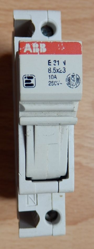 Porte fusible ABB 10 A : Tr�s bon �tat 2 �vry (91)