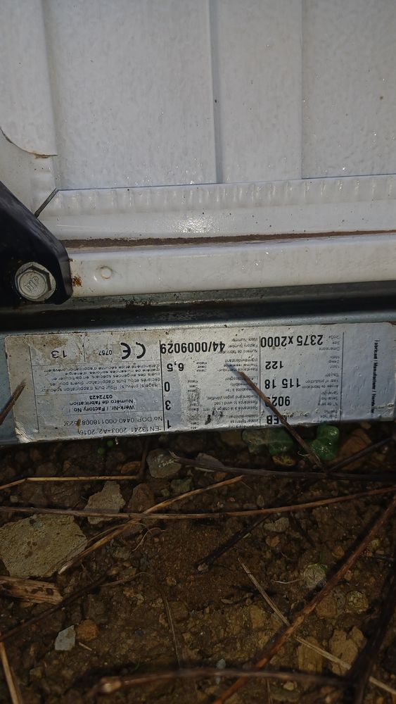 porte de garage 140 Vesseaux (07)