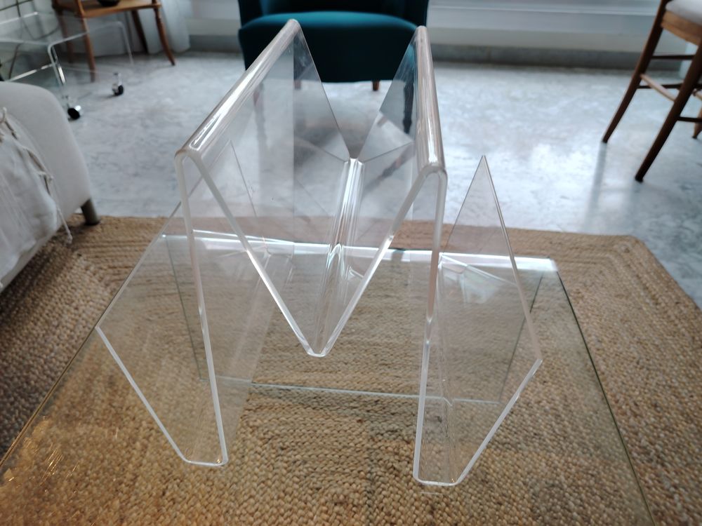 Porte Journaux et Revues en pl�rxiglas 40 Menton (06)