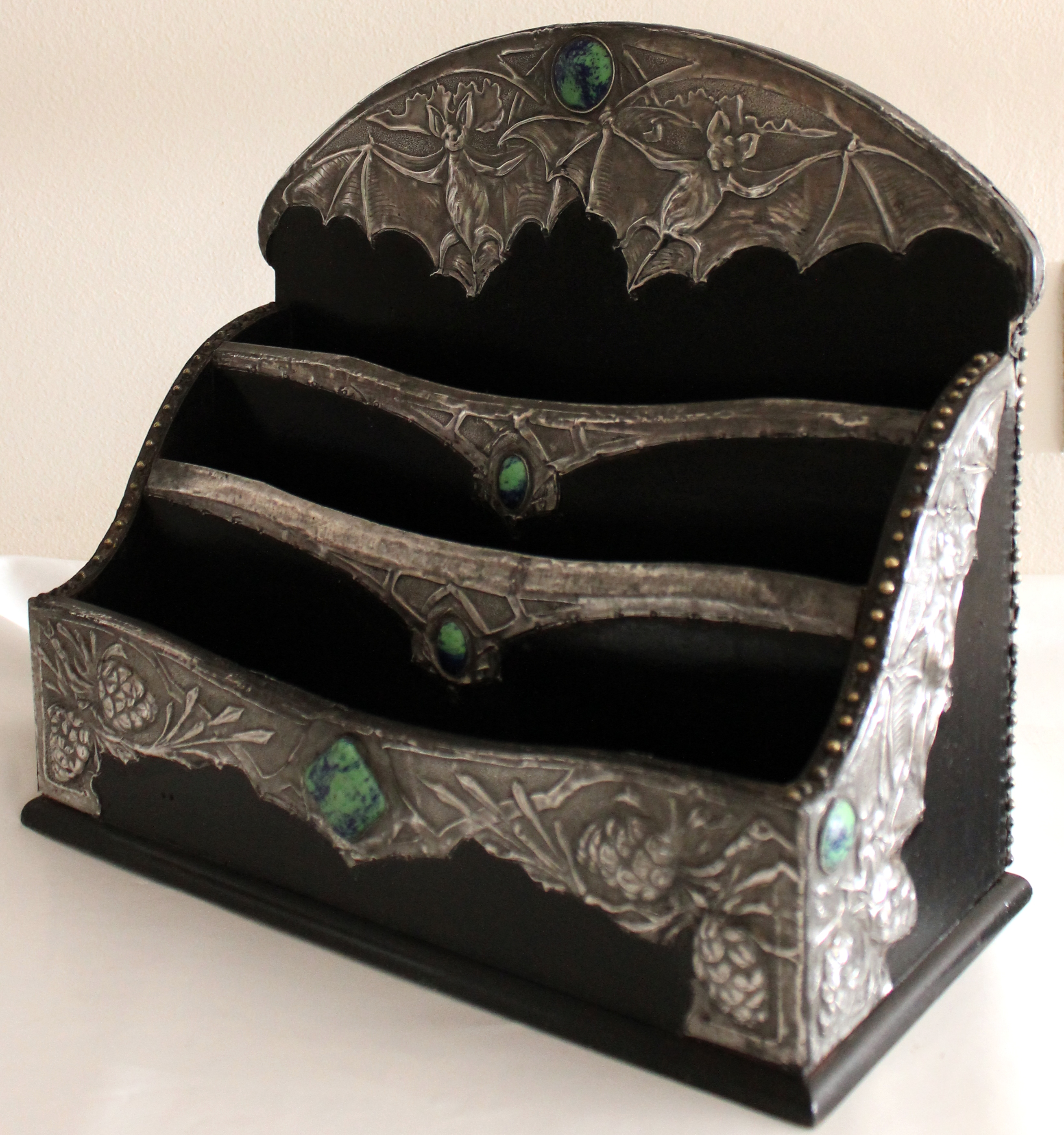 Porte lettres n�o gothique fin XIX
350 Issy-les-Moulineaux (92)