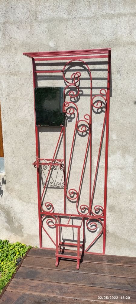 Porte manteau en acier.. 20 Lyon 8 (69)