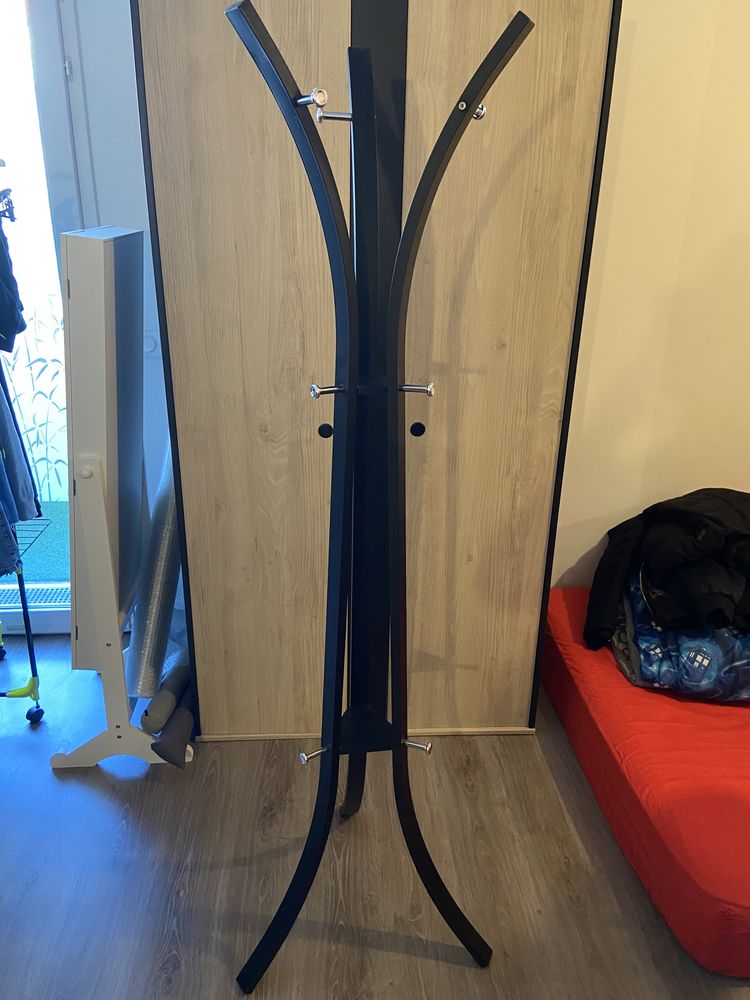 Porte manteau noir But tr�s bon �tat 30 Bezons (95)