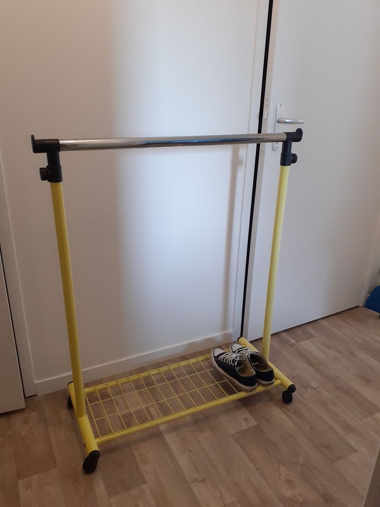 porte manteau � roulettes 10 Brest (29)