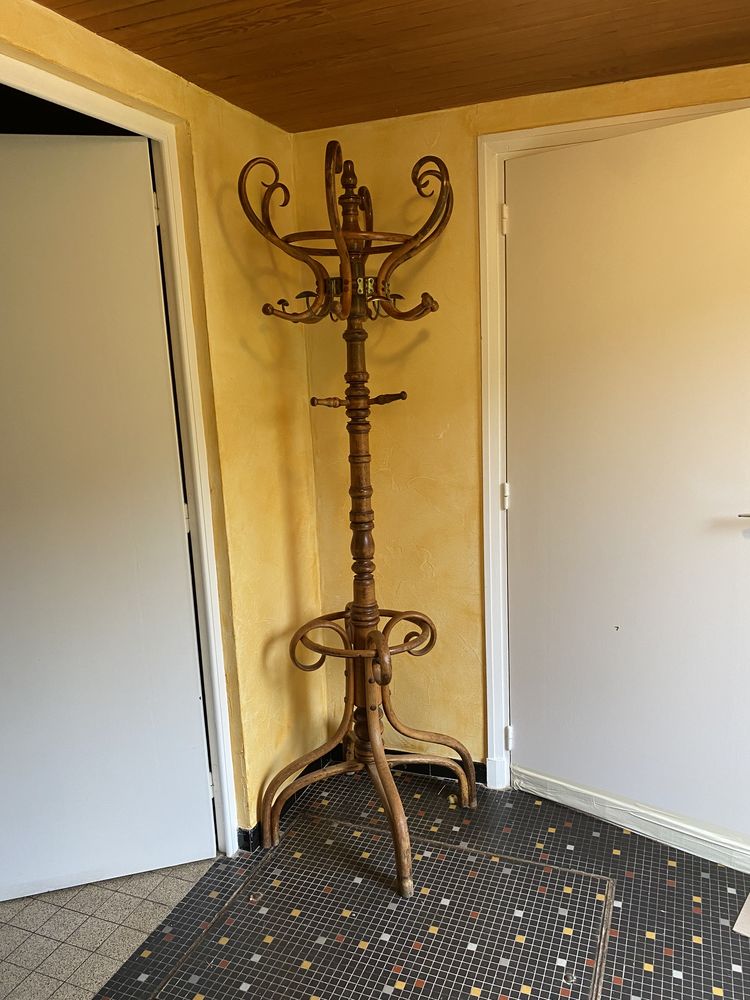 PORTE - MANTEAU THONET 350 Roanne (42)