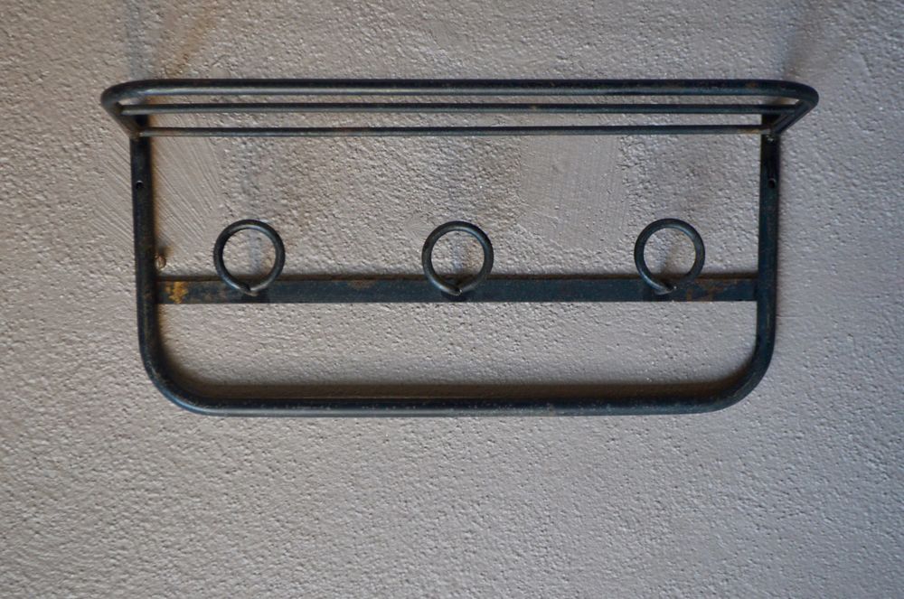 Porte-manteaux mural ancien en m�tal noir Design fran�ais 140 Wintzenheim (68)