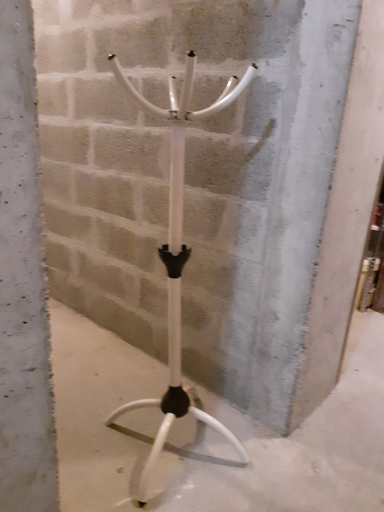 PORTE MANTEAUX ROBUSTE EN TUBES METAL THERMOLAQUES 20 Marignier (74)