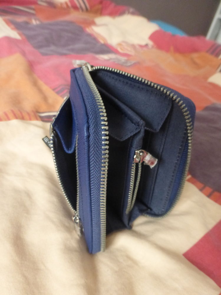 PORTE MONNAIE bleu - neuf 3 Doussard (74)
