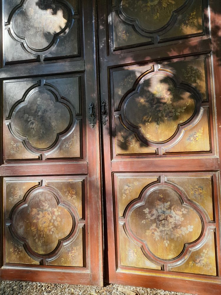 Porte de placard en bois sculpt�es. 60 Vaison-la-Romaine (84)