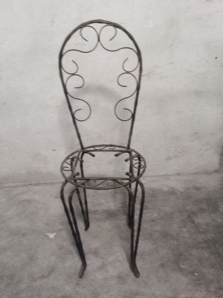 Porte plante chaise fer forg� 10 Toul (54)