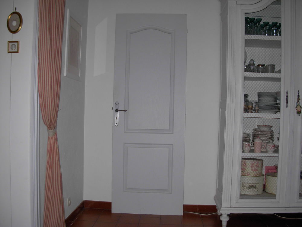 porte pleine standard, avec serrure et poign�e.biblioth�que 20 Cadillac-en-Fronsadais (33)