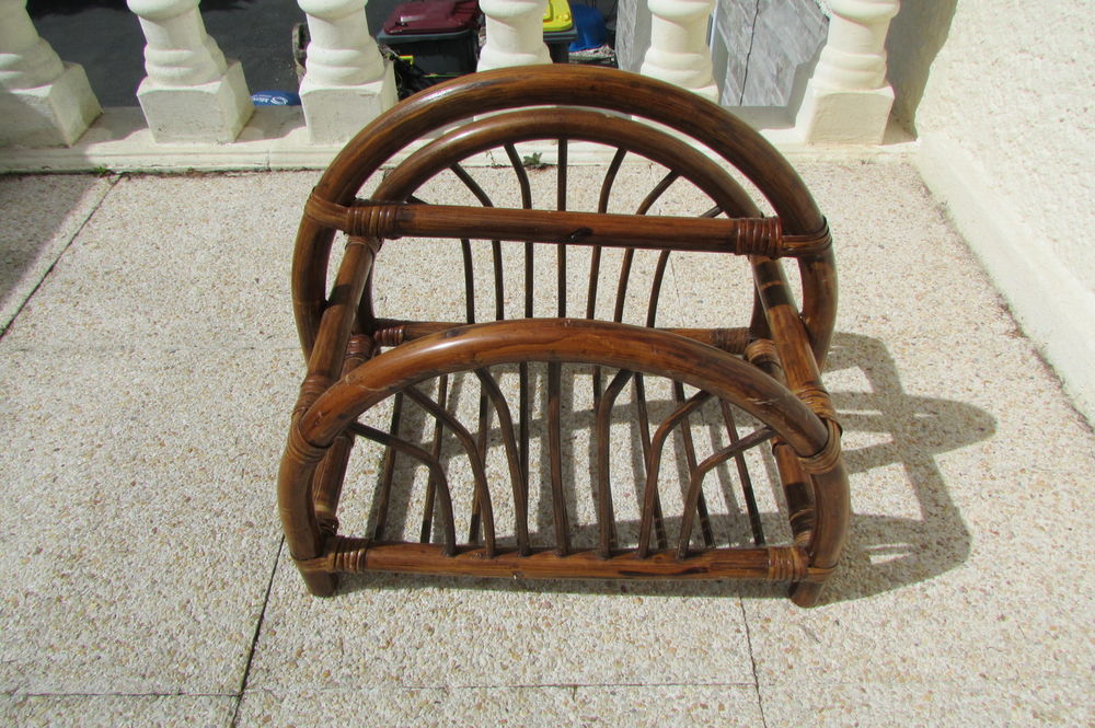 Porte-revue en rotin , bambou et osier 35 Castres (81)