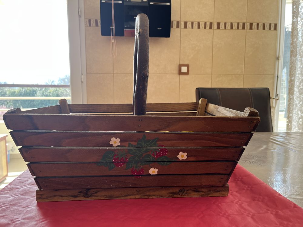 Porte-revues artisanal (Voreppe) 15 Voreppe (38)