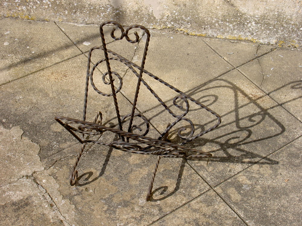 Porte-revues papillon en fer forg� laqu� noir vintage 1950 80 Uz�s (30)