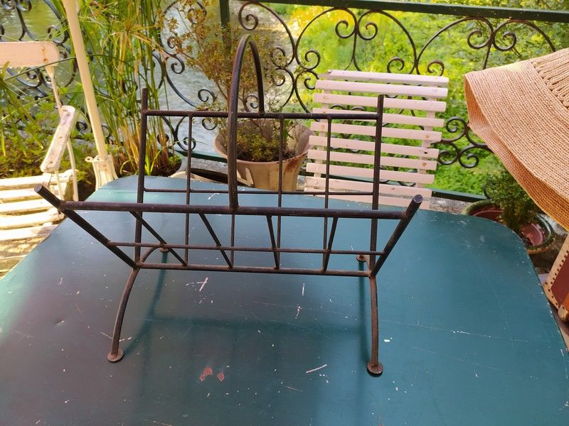 Porte-revues Vintage M�tal Noir 
12 Loches (37)