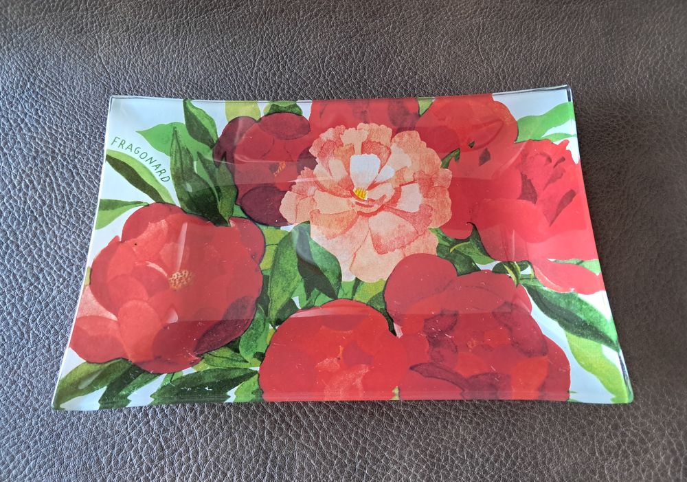 porte savon en verre incurv� Fragonard 
d�cor� de fleurs 10 Carnon Plage (34)