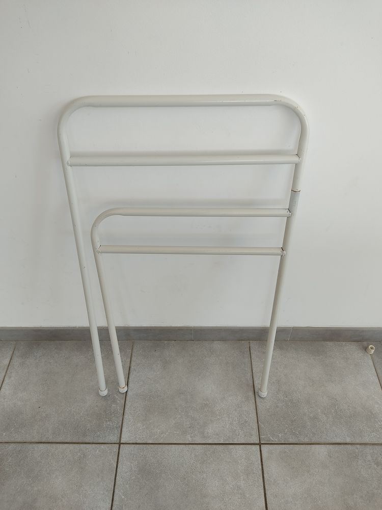 Porte serviette en m�tal blanc 89cm 3 Boisset-et-Gaujac (30)