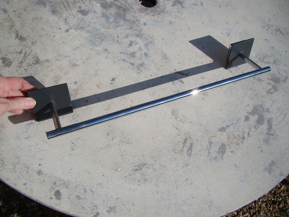 Porte-serviettes mural pour salle de bain 
15 Gargenville (78)