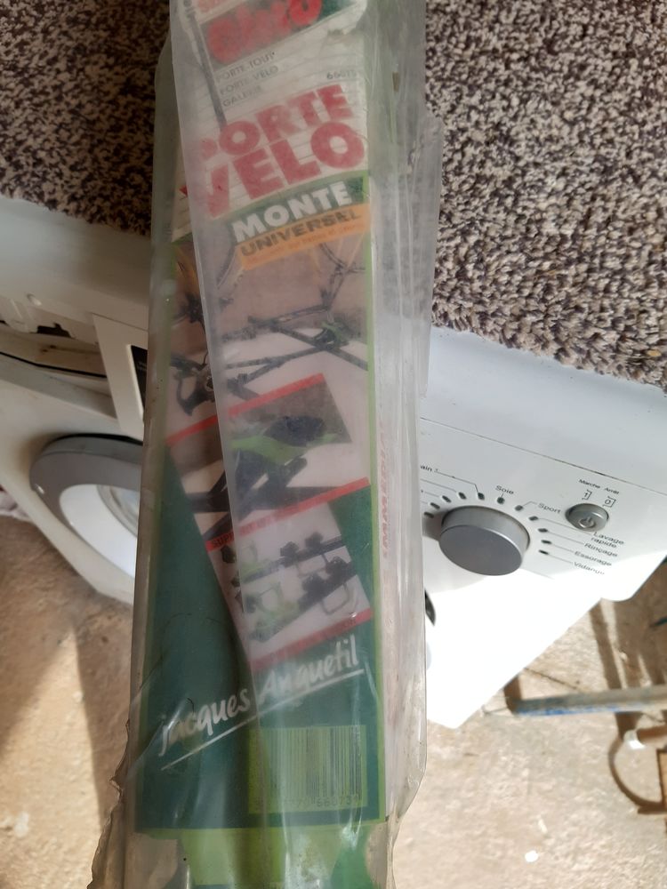 un porte velo neuf sur barre de toit universelle 20 Pradines (46)