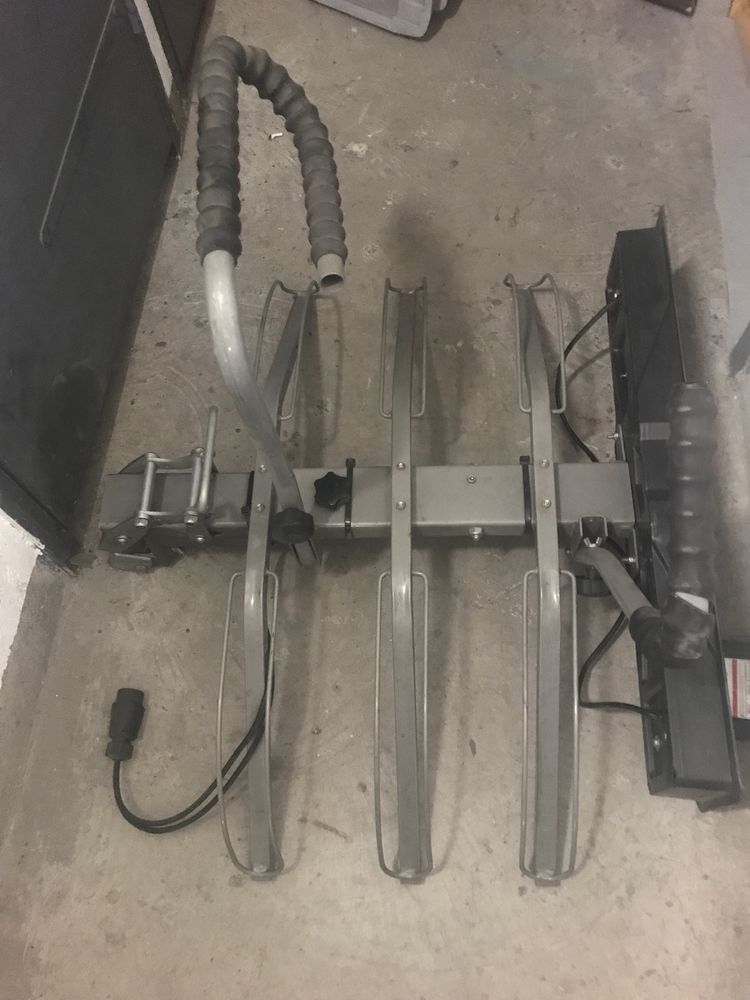 Porte-v�los sur boule attelage 90 Paris 18 (75)