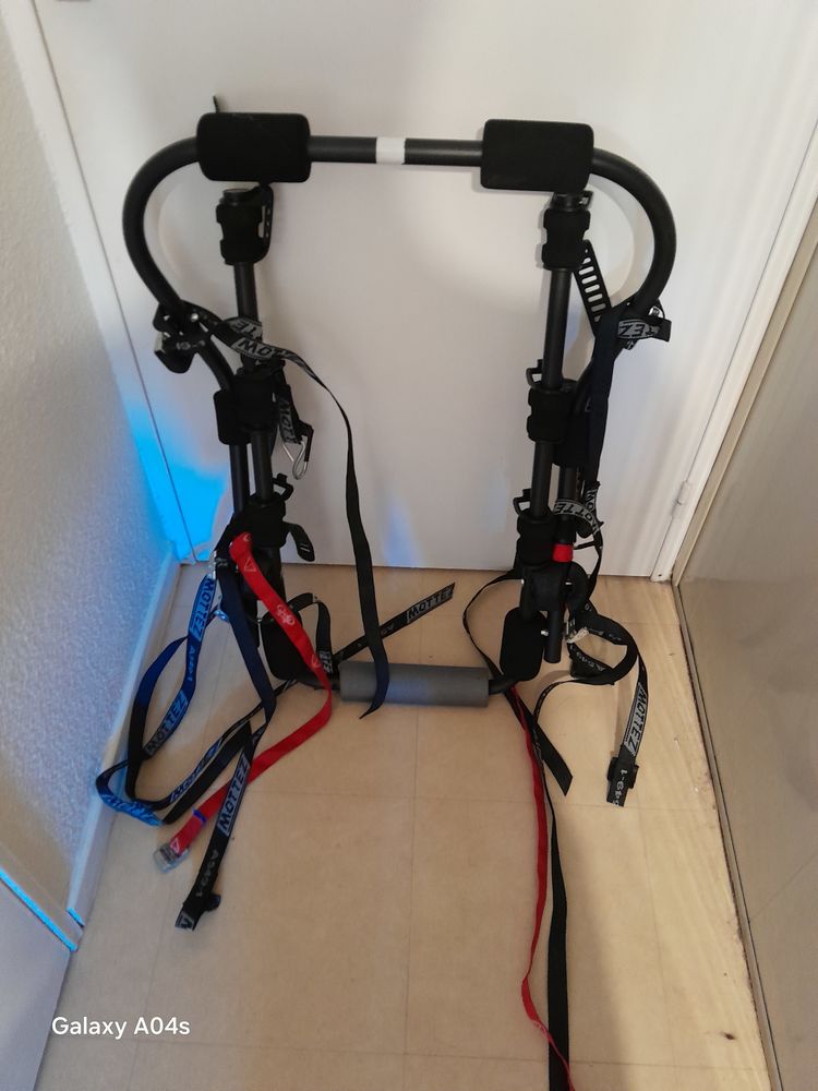 Porte-v�los Mottez pour 3 v�los, poids max. 45 kg. 45 Les Issambres (83)