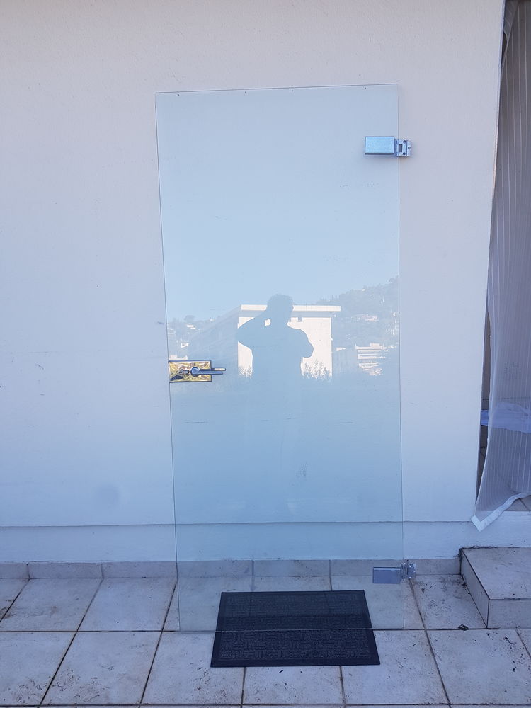 Porte en verre 197.5 x 84.50 x 6 mm       50 Euros 50 Mandelieu-la-Napoule (06)
