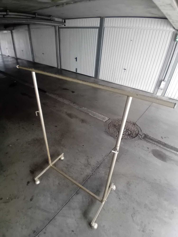 porte v�tement dor� pro de boutique 60 Marseille 13 (13)