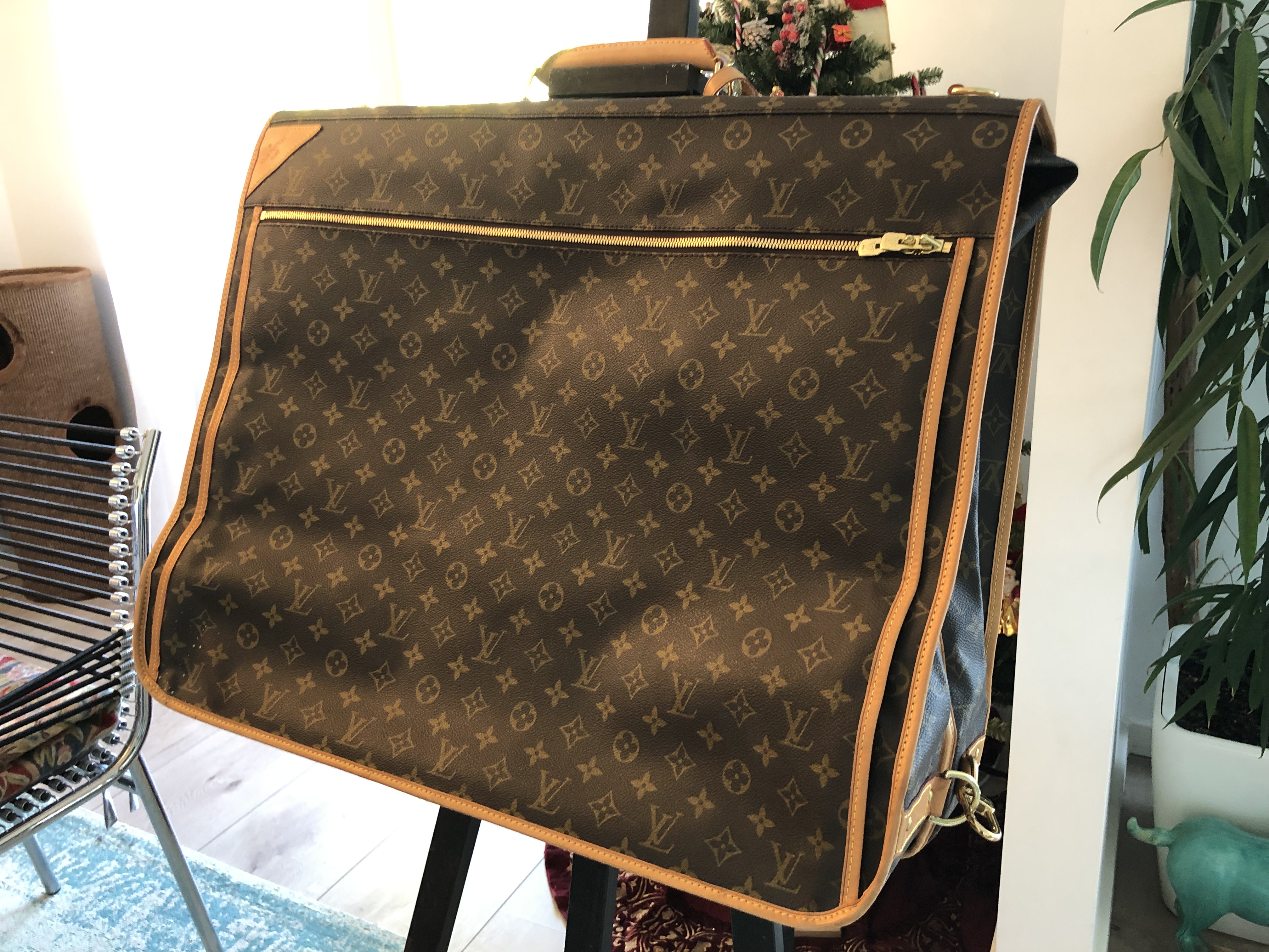 Porte-v�tements de marque (pas une contre-fa�on) 1350 Saint-Jean-Cap-Ferrat (06)