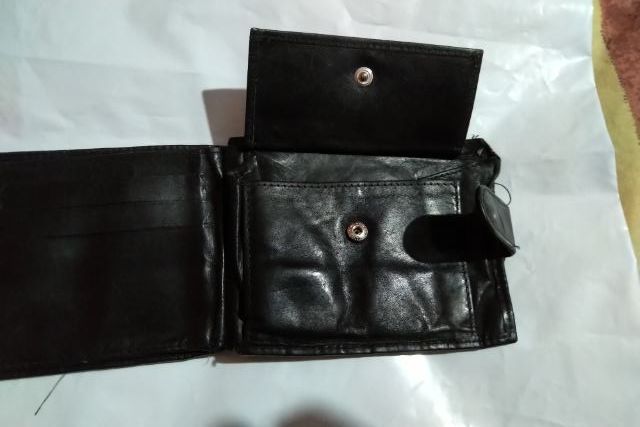 Portefeuille en cuir avec plusieurs compartiments & 2 volets 20 Monteux (84)