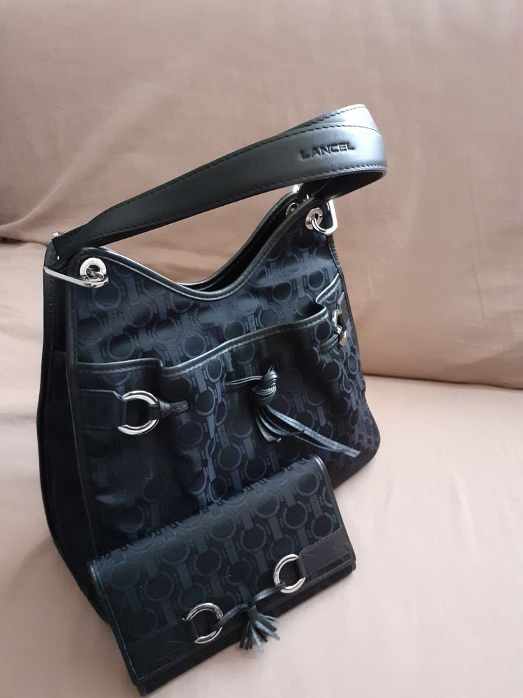 sac et portefeuille de marque Lancel 100 Genas (69)