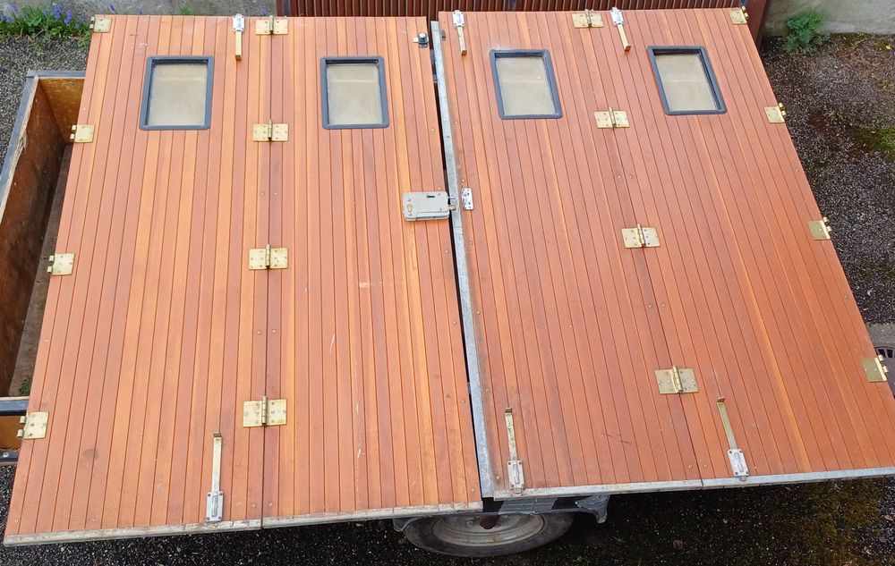 Portes de garage. 150 Servi�res-le-Ch�teau (19)