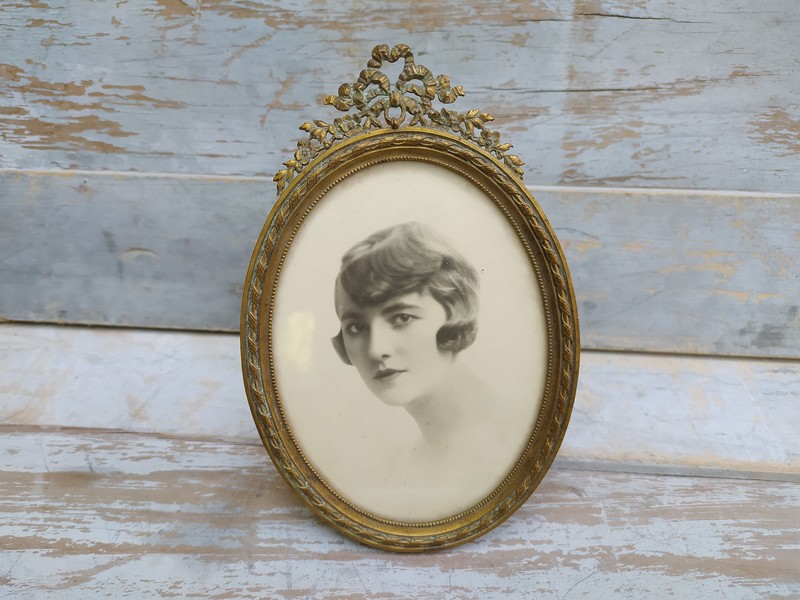 Portrait Jeune Femme Cadre Photo Laiton Style Louis XVI XIXe 60 Loches (37)