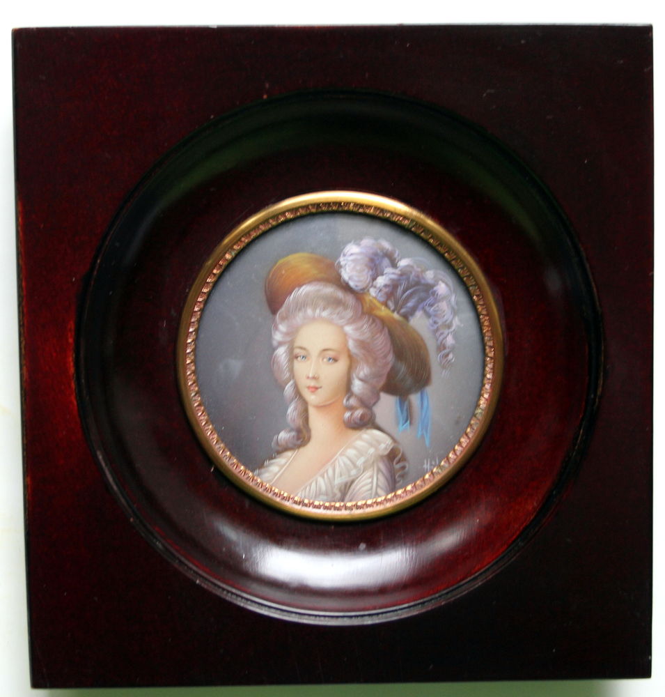Portrait miniature sur ivoire sign� de la reine MARIE ANTOIN 70 Issy-les-Moulineaux (92)