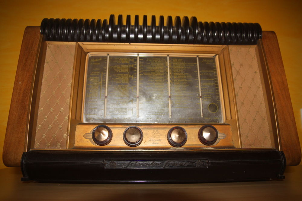 POSTE TSF  DE LA MARQUE SHNEIDER FRERES 200 Corneilla-del-Vercol (66)