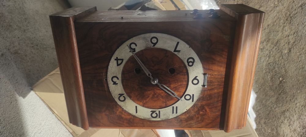 Poste radio apr�s guerre, horloge tr�s a'cienne 1 Narbonne (11)