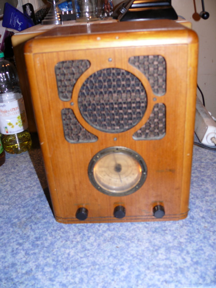 poste de radio en bois, style ann�es 30 38 Montigny-l�s-Metz (57)