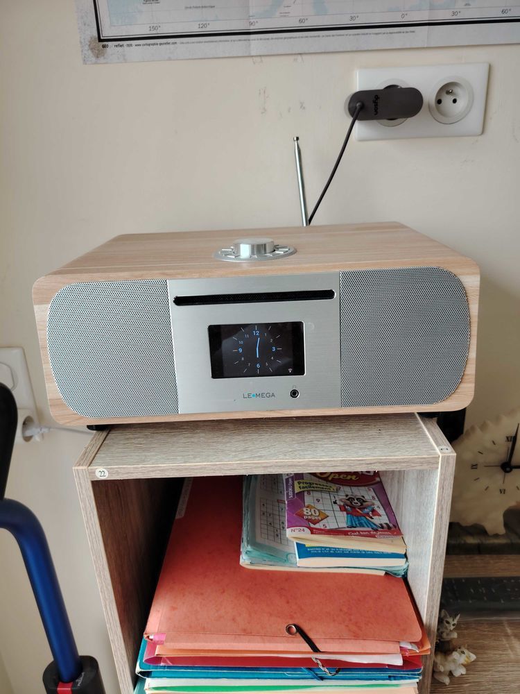 +Poste+de+radio+DAB(Marque+Le+Mega+plus)+avec+lecteur+CD,+Bluetooth+ampli+tuner+Spotify+et+Potcast,+�cran+Led+couleur+et+t�l�commande 120 Le Fenouiller (85)