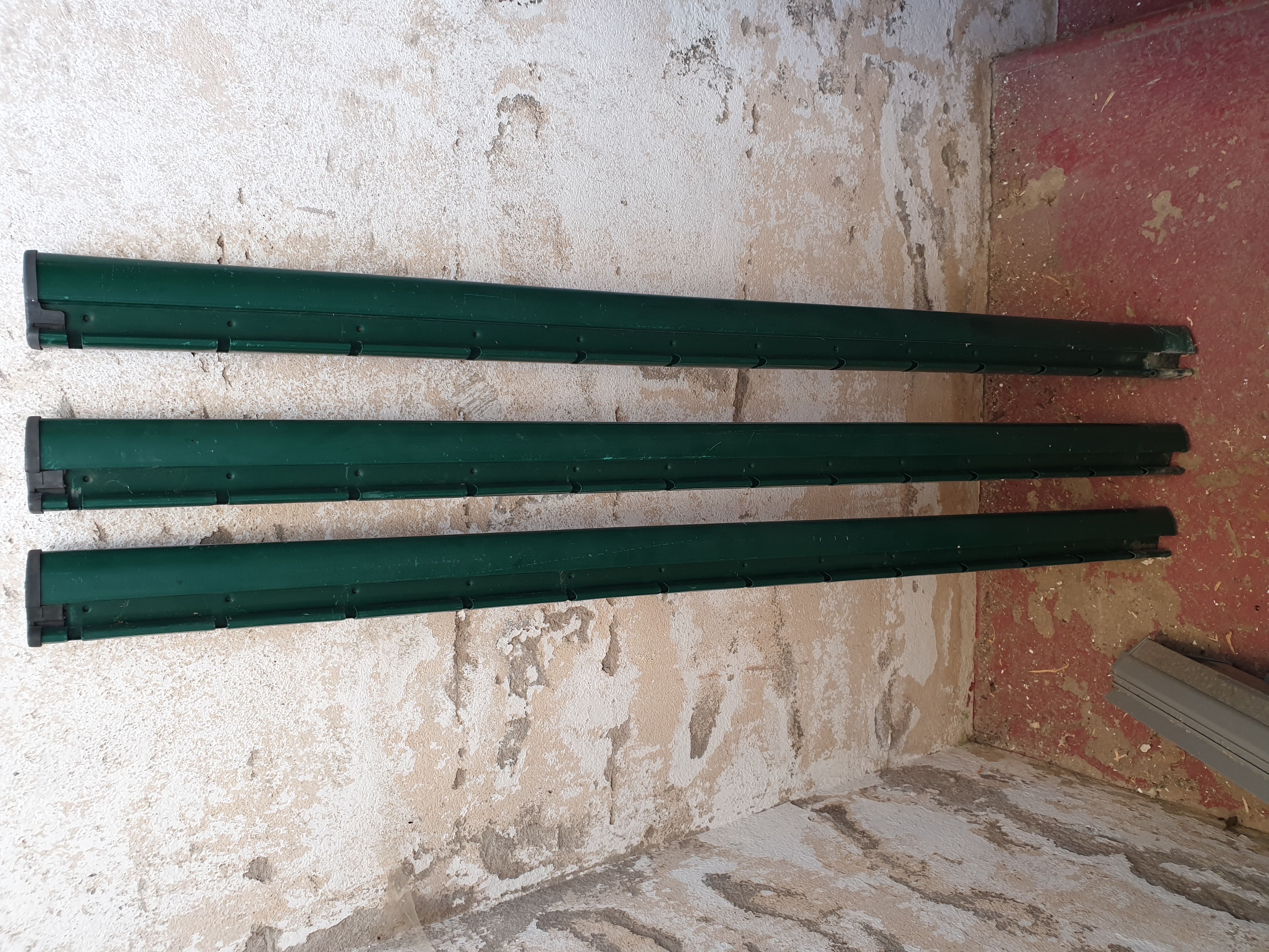 3 Poteaux � encoche AXOR � sceller vert - H.130 x P.6,8 cm 75 Woippy (57)