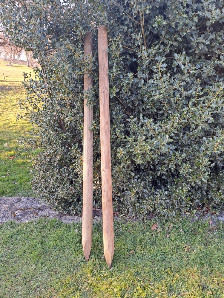 Poteaux - Piquets - 30- neufs - cl�tures 10 Chaux-l�s-Passavant (25)