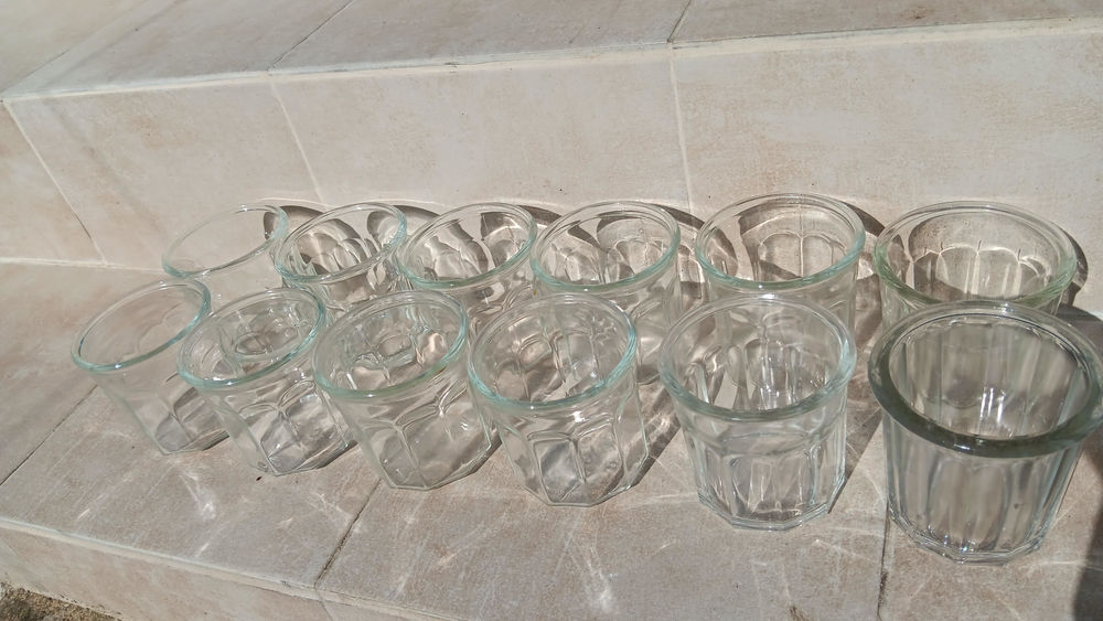 Lot de 12 Pots � confiture ancien : 12 Villeneuve-sur-Yonne (89)