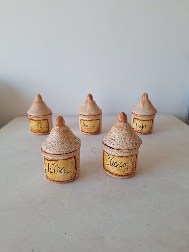 Lot de 5 pots en gr�s. 10 Roquebrune-Cap-Martin (06)