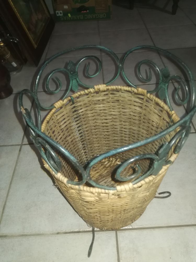 Poubelle m�tal et osier 4 Le Creusot (71)