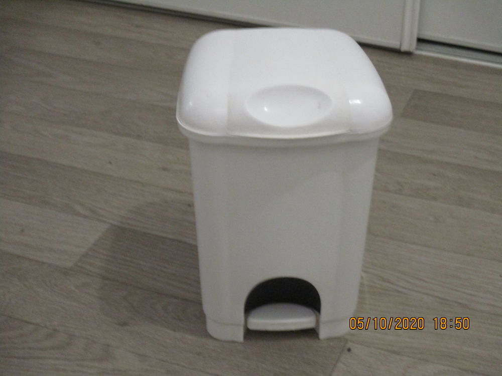 Poubelle de salle de bain 10 Malz�ville (54)