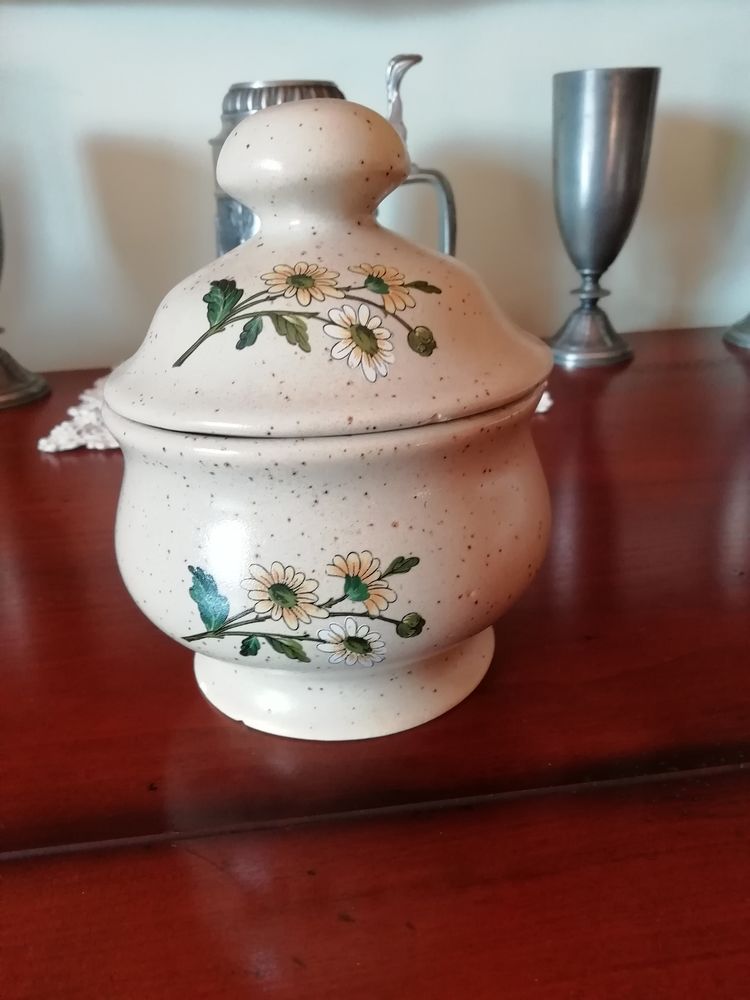 Poubelle de table couleur gr�s et d�cors verts 15 L�signy (77)