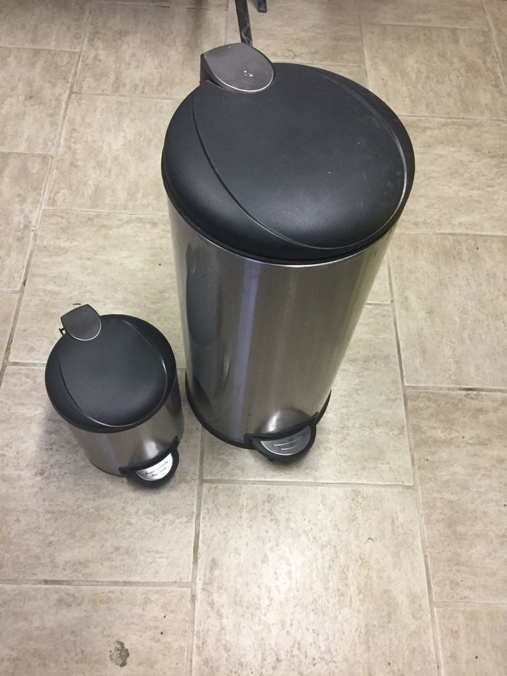 Lot 2 poubelles 1 grande pour la cuisine et 1 petite pour un 25 Magny-en-Vexin (95)